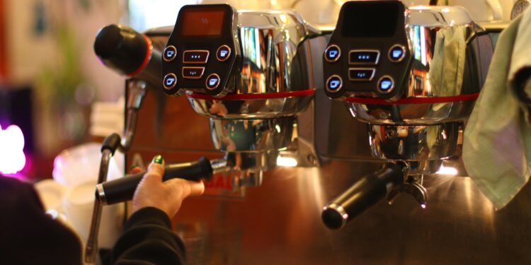 Exploring Coffee Brewing Tools: From French Press to AeroPress